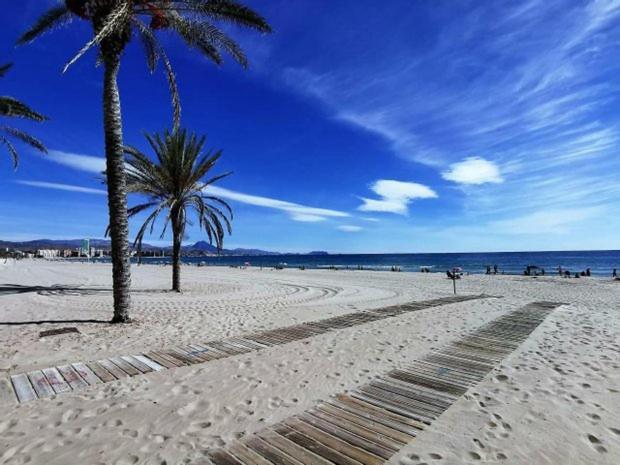 "Campello Beachside Duplex, Coastal Escape, Only 50 Meters From Sea" El Campello Buitenkant foto